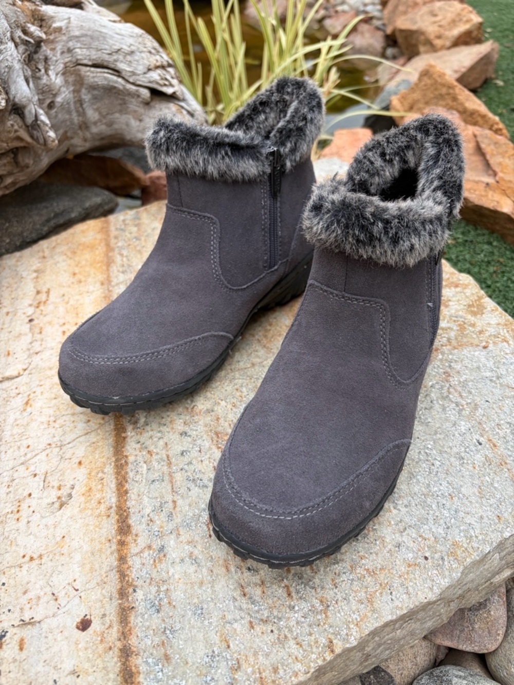 Khombu Women's Size 8 Winter Boots Gray Faux Fur Lined Ankle Zip Snow - Picture 5 of 9